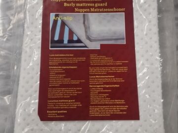 Matrasbeschermer met noppen